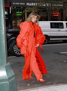 heidi-klum-out-and-about-in-new-york-10-29-2024-8.jpg