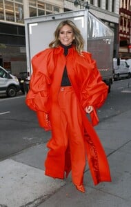 heidi-klum-out-and-about-in-new-york-10-29-2024-9.jpg