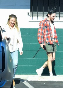 hilary-duff-and-matthew-koma-leaves-a-studio-in-los-angeles-11-18-2024-5.jpg
