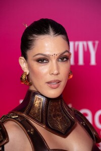 iris_mittenaere_-_in_paris_20241031__4_.jpg