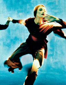 javier-vallhonrat-campaign-for-john-galliano-2-768x992.thumb.jpg.797e3d281560c110ae96dd299ec99981.jpg