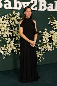 jennifer-garner-at-2024-baby2baby-gala-presented-by-paul-mitchel-in-los-angeles-11-09-2024-1.jpg