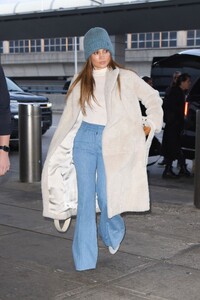 jennifer-lopez-arrives-at-jfk-airport-in-new-york-11-04-2024-1.jpg