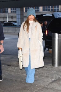 jennifer-lopez-arrives-at-jfk-airport-in-new-york-11-04-2024-4.jpg