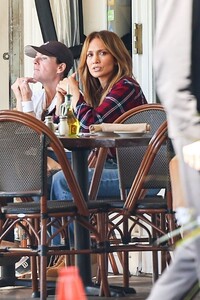 jennifer-lopez-out-at-a-breakfast-in-los-angeles-11-22-2024-3.jpg