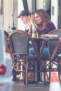 jennifer-lopez-out-at-a-breakfast-in-los-angeles-11-22-2024-4.jpg
