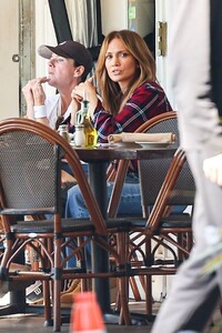 jennifer-lopez-out-at-a-breakfast-in-los-angeles-11-22-2024-7.jpg