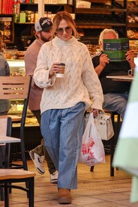 jennifer-lopez-out-for-coffee-and-pastries-in-los-angeles-11-20-2024-0.jpg