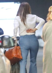 jennifer-lopez-out-for-lunch-in-hollywood-11-27-2024-0.jpg