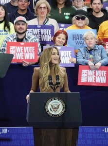 jennifer-lopez-speak-at-kamala-harris-rally-in-las-vegas-10-31-2024-6.jpg