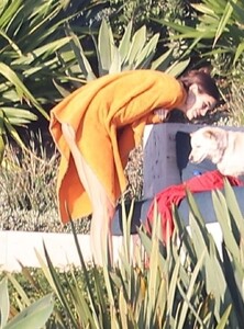 kaia-gerber-at-their-oceanfront-house-in-malibu-10-30-2024-2.jpg