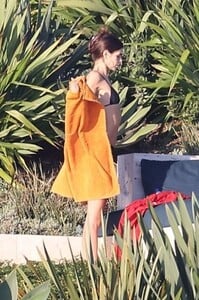 kaia-gerber-at-their-oceanfront-house-in-malibu-10-30-2024-6.jpg