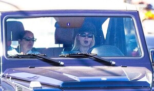 kendall-jenner-out-driving-in-los-angeles-11-06-2024-6.jpg