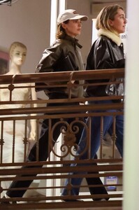 kendall-jenner-out-for-dinner-at-sushi-park-in-west-hollywood-11-12-2024-1.jpg