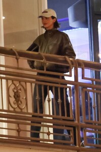 kendall-jenner-out-for-dinner-at-sushi-park-in-west-hollywood-11-12-2024-3.jpg
