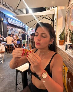 mariafllorenncia_7bcb5152f44c49d4a6d369064938a691.jpg