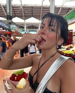 mariafllorenncia_e8f18eedcda44a19bc99337a52e67498.jpg