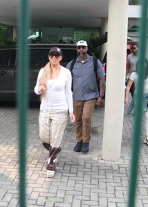 mariah-carey-catches-a-flight-out-of-rio-de-janeiro-09-22-2024-2.jpg