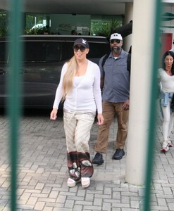 mariah-carey-catches-a-flight-out-of-rio-de-janeiro-09-22-2024-4.jpg