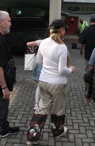 mariah-carey-catches-a-flight-out-of-rio-de-janeiro-09-22-2024-5.jpg