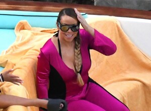 mariah-carey-inwetsuit-on-her-summer-holidays-at-amalfi-coast-in-nerano-08-15-2024-1.jpg
