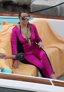 mariah-carey-inwetsuit-on-her-summer-holidays-at-amalfi-coast-in-nerano-08-15-2024-3.jpg