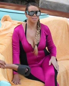 mariah-carey-inwetsuit-on-her-summer-holidays-at-amalfi-coast-in-nerano-08-15-2024-6.jpg