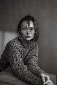 mia_brown_jumper_001.thumb.jpg.11568e01c94488e4f6583e910f644cd2.jpg