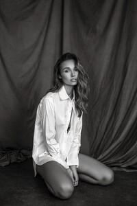 mia_brown_model_03.thumb.jpg.b9a0ebc176d244355d145c46c20d933e.jpg