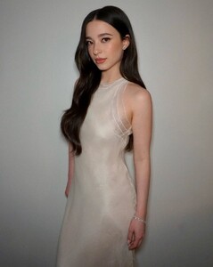 mikey-madison-elle-s-2024-women-in-hollywood-celebration-portraits-november-2024-0.jpg