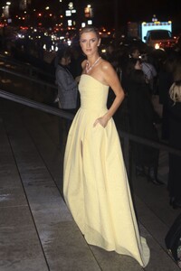 nicky-hilton-arrives-at-2024-cfda-awards-in-new-york-10-28-2024-0.jpg