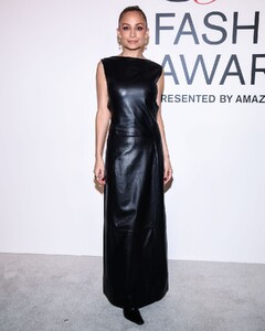 nicole-richie-at-cfda-fashion-awards-at-american-museum-of-natural-history-in-new-york-10-28-2024-5.jpg