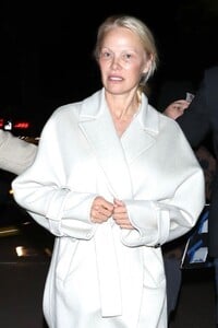 pamela-anderson-arrives-at-special-screening-of-the-last-show-girl-hosted-by-bafta-in-west-hollywood-11-07-2024-6.jpg