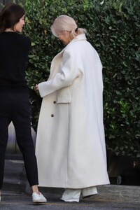 pamela-anderson-arrives-to-a-book-signing-in-beverly-hills-10-19-2024-4.jpg