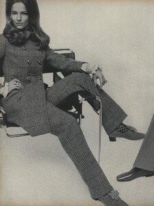 pants_suits_01.thumb.jpeg.12c8ab315fa7d92813cb09aa6aa1af87.jpeg
