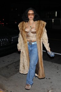 rihanna-arrives-at-giorgio-baldi-in-santa-monica-11-12-2024-0.jpg