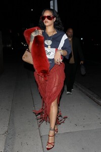 rihanna-arrives-at-the-nice-guy-in-west-hollywood-11-13-2024-1.jpg