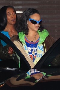 rihanna-out-for-dinner-with-friends-and-family-at-nobu-in-malibu-11-13-2024-1.jpg