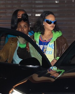 rihanna-out-for-dinner-with-friends-and-family-at-nobu-in-malibu-11-13-2024-2.jpg