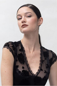 robe-roses-noires-cadolle(2).thumb.jpg.d799c2fdec82e12fb6a9368e5e164940.jpg