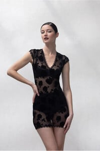 robe-roses-noires-cadolle.thumb.jpg.4d0e63c996ffb67935469c2b1c422c9c.jpg