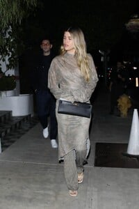 sofia-richie-and-hubby-elliot-grainge-arrives-at-the-birds-street-club-in-west-hollywood-11-08-2024-3.jpg