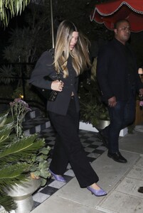sofia-richie-leaves-the-bird-streets-club-in-west-hollywood-11-23-2024-5.jpg