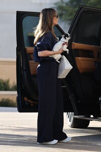 sofia-vergara-shops-chic-in-beverly-hills-10-20-2024-1.jpg