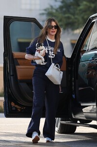 sofia-vergara-shops-chic-in-beverly-hills-10-20-2024-2.jpg