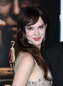 sophie-thatcher-at-afi-fest-heretic-us-premiere-in-los-angeles-24-oct-2024-0.jpg