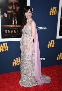 sophie-thatcher-at-afi-fest-heretic-us-premiere-in-los-angeles-24-oct-2024-2.jpg