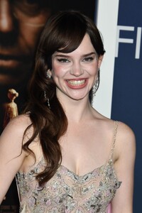 sophie-thatcher-at-afi-fest-heretic-us-premiere-in-los-angeles-24-oct-2024-5.jpg
