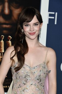 sophie-thatcher-at-afi-fest-heretic-us-premiere-in-los-angeles-24-oct-2024-6.jpg