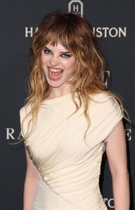 sophie-thatcher-at-elle-women-in-hollywood-2024-2.jpg
